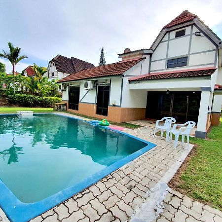 Melaka Afamosa Villa With Private Pool For 10 Pax Alor Gajah Exterior foto