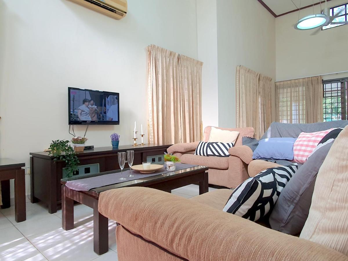 Melaka Afamosa Villa With Private Pool For 10 Pax Alor Gajah Exterior foto
